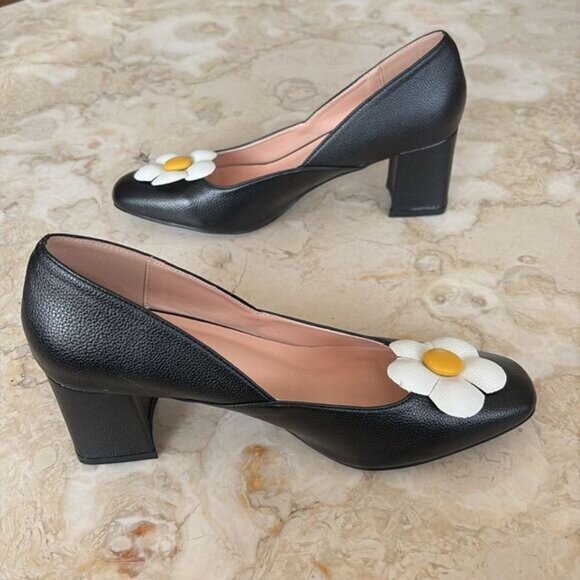 Unique Vintage Black Daisy Pumps - Picture 3 of 10